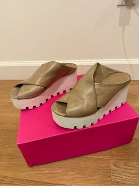 8100 Melrose Beige Leather Platform Slide Sandals Women’s 36